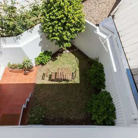 Family House With Garage *