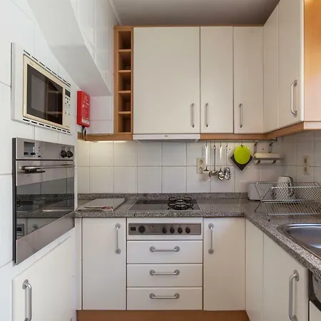 Family House With Garage * Вила-Нова-ди-Гая