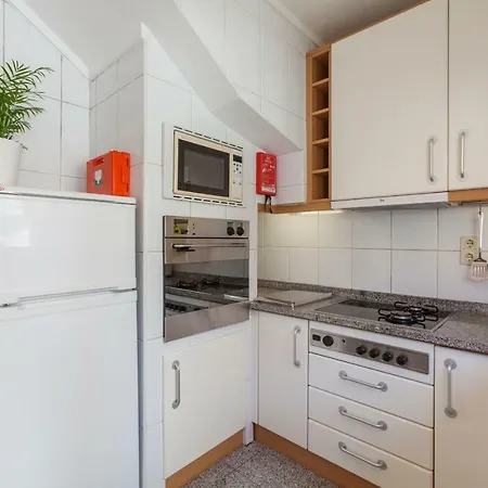 Дом отдыха Family House With Garage Вила-Нова-ди-Гая